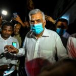 El nuevo primer ministro de Sri Lanka lucha por formar un gobierno de unidad