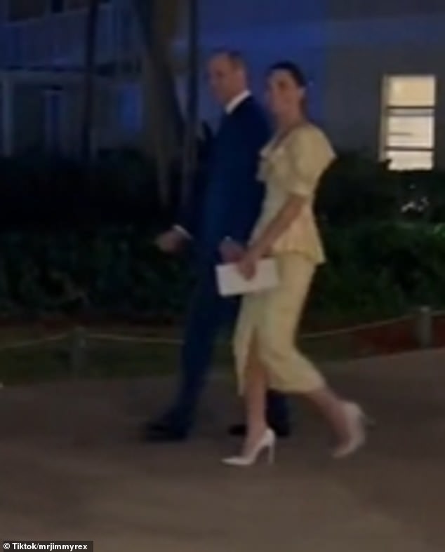 El duque, de 39 años, y la duquesa de Cambridge, de 40, fueron filmados haciendo una rara demostración pública de afecto mientras caminaban de la mano por su hotel de Barbados en un video ahora viral de TikTok.