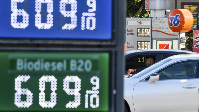 El promedio de gasolina de California supera los $ 6 por galón a medida que aumentan los precios en los EE. UU.