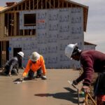 El sentimiento de los constructores de viviendas cae al mínimo de 2 años por la disminución de la demanda y el aumento de los costos