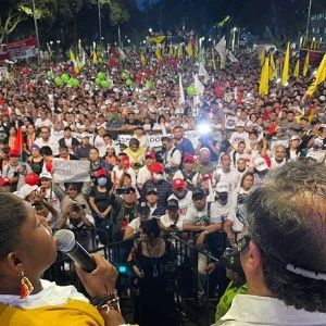 Élites corruptas buscan detener elecciones colombianas, advierte Petro