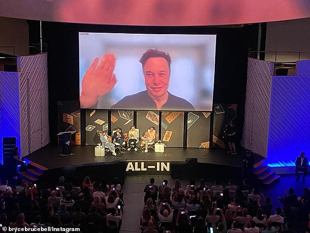 Hablando a través de un enlace de video en una cumbre tecnológica en Miami el lunes (en la foto), organizada por el podcast All-In, Musk confirmó que cambiaría su voto de demócrata a republicano.