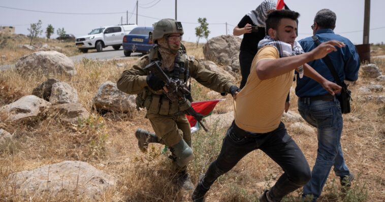 Expertos de la ONU dicen que el desalojo masivo de palestinos es un posible crimen de guerra