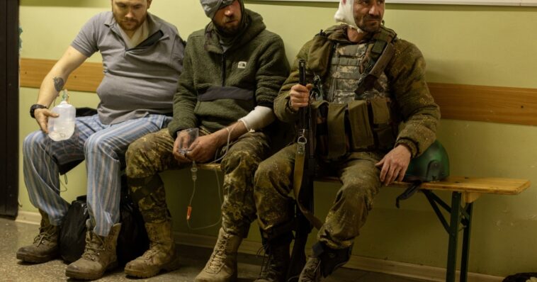 Fotos: Médicos ucranianos luchan para salvar vidas a medida que aumentan las víctimas