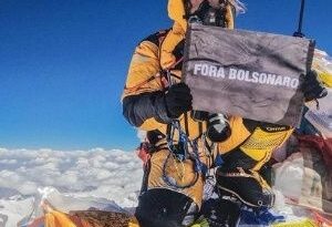 'Fuera Bolsonaro', el mensaje de Gabriel Tarso desde el Monte Everest
