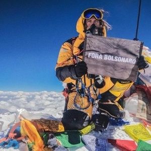 'Fuera Bolsonaro', el mensaje de Gabriel Tarso desde el Monte Everest