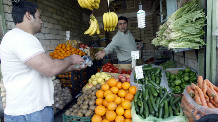 Irán arresta a decenas de personas que protestaban por el aumento repentino de los precios de los alimentos básicos