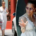 Jennifer López luce un camisón blanco en Los Ángeles