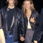 Johnny Depp y Kate Moss salieron en la década de 1990.  Se los ve aquí en el debut del cortometraje Banter de Depp en 1994.