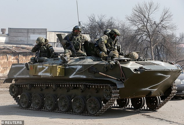 Los soldados y vehículos militares rusos a menudo tienen pintado el símbolo 'Z', que ahora ha sido prohibido en Ucrania.