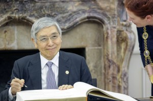 El gobernador del Banco de Japón, Haruhiko Kuroda, asiste a una ceremonia al margen de la reunión del Grupo de los Siete de ministros de finanzas y gobernadores de bancos centrales en Bonn, Alemania, el jueves.  |  BLOOMBERG