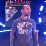 La ex estrella de la WWE no está contenta con la camiseta "Los derechos del aborto son derechos humanos" de CM Punk en AEW Dynamite
