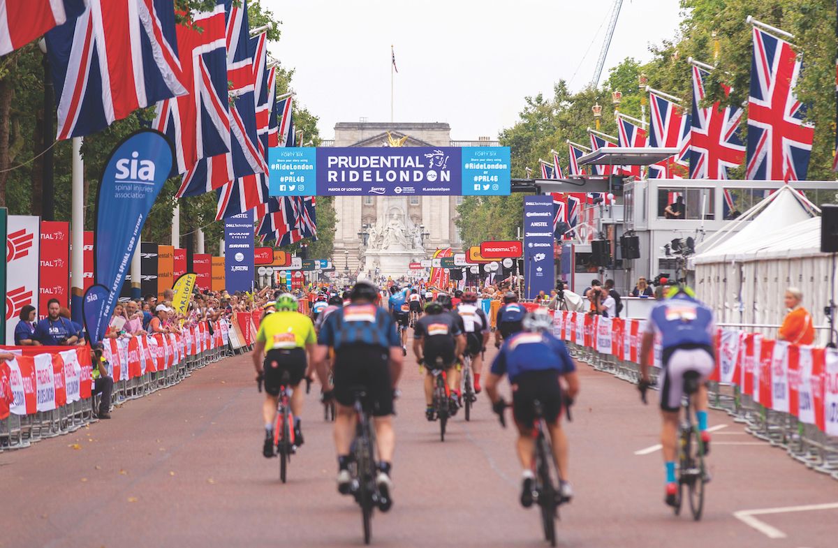 La marca de automóviles Ford patrocina RideLondon como parte de la iniciativa para reducir el uso de automóviles
