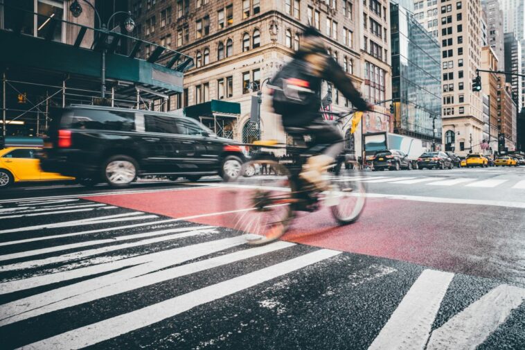 Las muertes de ciclistas en EE. UU. alcanzan el máximo de varias décadas, pero puede haber esperanza en el efecto de 'seguridad en números'