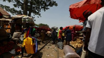 Los familiares de las víctimas del ataque al tren en Nigeria se oponen a la reanudación del servicio ferroviario