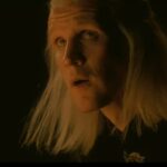 Observando el trono: Matt Smith interpreta al Príncipe Daemon Targaryen, quien busca robarle el trono a su hermano, el Rey Viserys I Targaryen (Paddy Considine) en el adelanto más reciente de la precuela de Game Of Thrones de HBO, House Of The Dragon, que se lanzó el jueves.