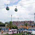 El teleférico al 'VIP beach club' en medio de la pista se muestra el domingo, último día del Gran Premio de Miami