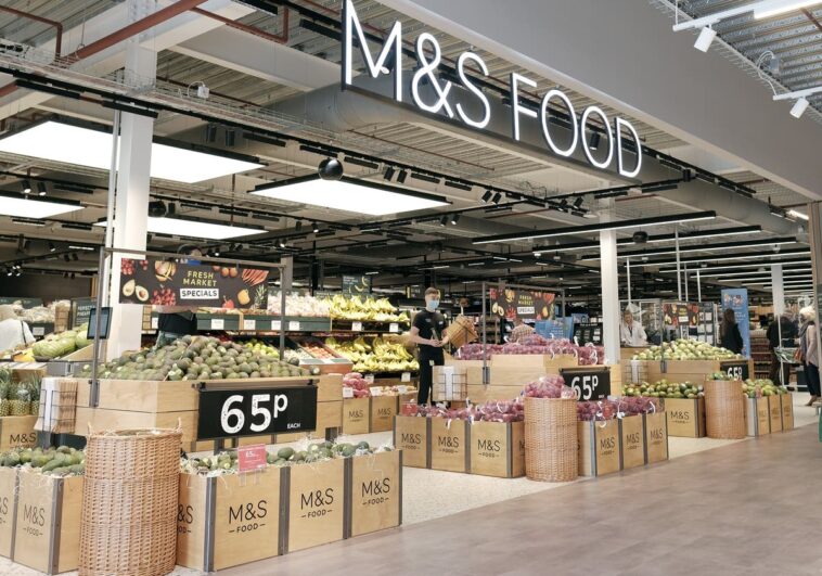 Los precios de los alimentos podrían dispararse un 10% este año, advierte el jefe de M&S
