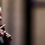 Lula de Brasil tiene ventaja de dos dígitos sobre Bolsonaro: Encuesta