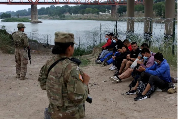 Migrantes siguen cruzando la frontera a pesar de la incertidumbre sobre la regla de asilo político