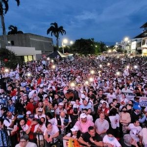 Miles de colombianos reciben a Gustavo Petro en Cúcuta
