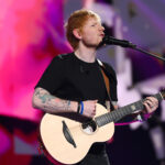 Mira a Ed Sheeran interpretar '2step' en Belfast para los Billboard Music Awards 2022