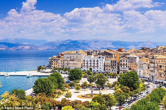 Un hombre ha sido arrestado bajo sospecha de violar a un turista británico en la isla griega de Corfú, se supo hoy