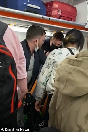 Una mujer británica lanzó una diatriba furiosa contra un pasajero de EasyJet