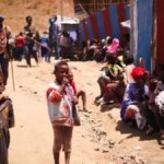 Niños abandonados mientras la gente huye del hambre en Tigray