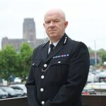 Andy Cooke, el inspector jefe de Su Majestad que supervisa la evaluación de las fuerzas y hace recomendaciones para mejorar, dijo que la policía debe centrarse en combatir el crimen y no en la política.