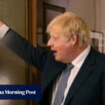 Nuevas fotos del primer ministro del Reino Unido, Boris Johnson, bebiendo reavivar la fila partygate
