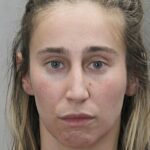 Kristine Knizer, de 28 años, enfrenta dos cargos de posesión de pornografía infantil