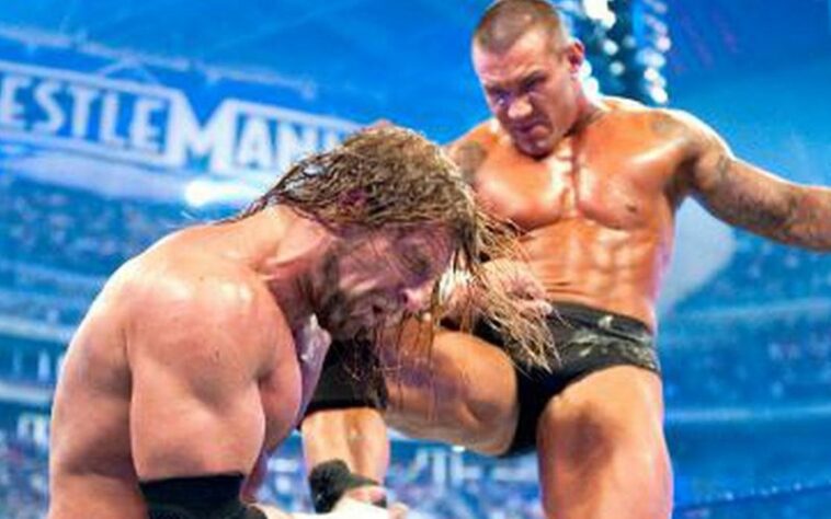 Randy Orton cuestionó repetidamente a la WWE por prohibir su patada de despeje