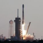 SpaceX de Elon Musk ha lanzado con éxito su última flota de más de 50 satélites de Internet Starlink en órbita