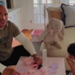 The Rock lanza adorable video de fiesta de té con su hija