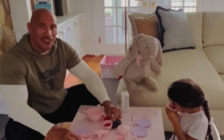 The Rock lanza adorable video de fiesta de té con su hija