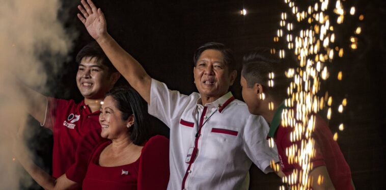 Un miembro de la familia Marcos regresa al poder: esto es lo que significa para la democracia en Filipinas