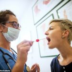 Se espera que la prueba de saliva cueste alrededor de £ 250 en el NHS, mientras que el tratamiento del cáncer de mama puede costar decenas de miles de libras. [File photo]