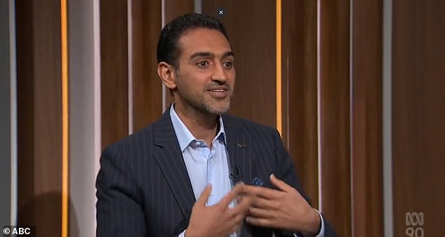 El locutor y académico Waleed Aly (en la foto) ha sido criticado por un economista por sus comentarios sobre los salarios y la inflación.