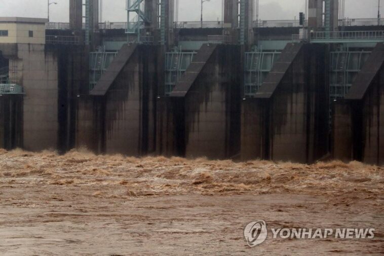 (AMPLIACIÓN) Corea del Sur pide a Corea del Norte que dé aviso previo sobre la descarga de la represa;  El ministerio dice que la solicitud se entregará a través de la línea directa.