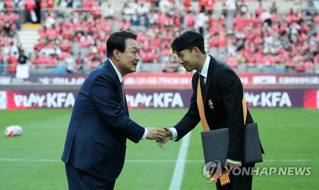 (AMPLIACIÓN) Yoon premia a Son Heung-min con el mayor honor nacional en deportes
