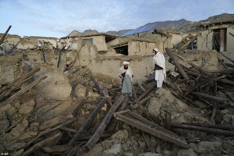 Afganistán podría enfrentarse a un brote generalizado de cólera con medio millón de casos de diarrea aguda ya notificados tras el devastador terremoto de ayer.