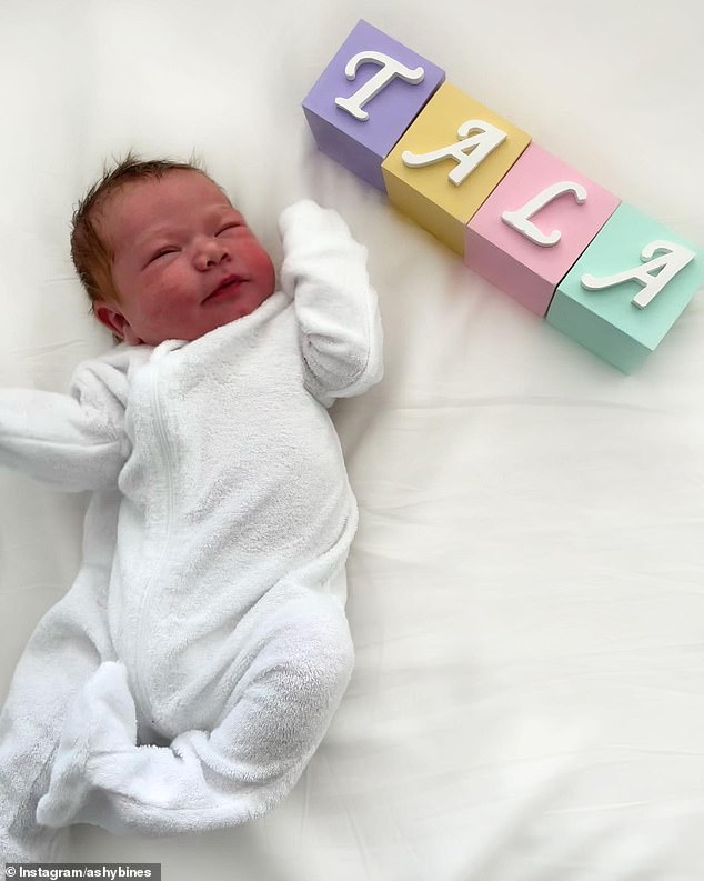 La influencer del fitness, Ashy Bines, ha revelado el nombre y el sexo de su nuevo bebé de cinco días: una niña llamada Tala.
