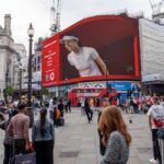 Avatar gigante en 3D de Emma Raducanu en exhibición en el centro de Londres