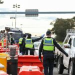 Los nuevos radares de tráfico son responsables de multas por valor de millones de dólares en Melbourne.  En la imagen: la policía detiene a los conductores en Victoria