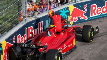 Carlos Sainz climbs out of his F1-75 after crashing into the barrier. Miami May 2022