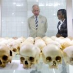 Charles pide no repetir los horrores al ver el sombrío legado del genocidio de Ruanda