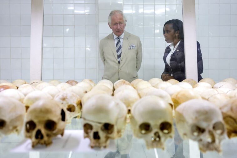 Charles pide no repetir los horrores al ver el sombrío legado del genocidio de Ruanda