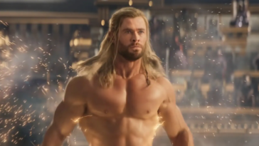Chris Hemsworth dice que la escena del trasero desnudo en Thor Love and Thunder fue "un sueño mío, tomó 10 años en hacerla"