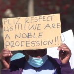 Docentes y trabajadores de la salud de Zimbabue en huelga para exigir pago en dólares estadounidenses